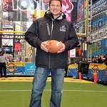 Nick Lachey Helps Set World Record At Charity Event