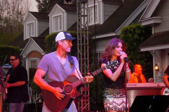 James Denton and Teri Hatcher, Wisteria Lane Block Party