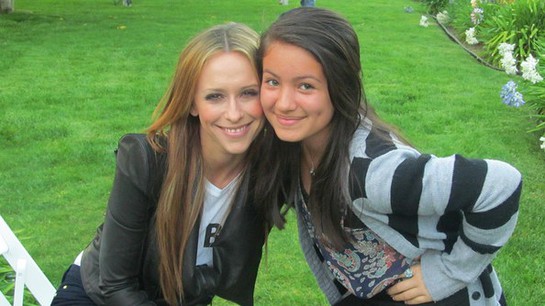 Jennifer Love Hewitt and Isabella Rae Thomas