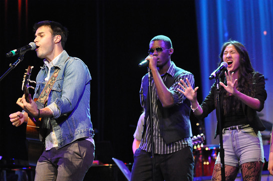 American Idol Kris Allen performs at the Berklee City Music Scholarship Concert.