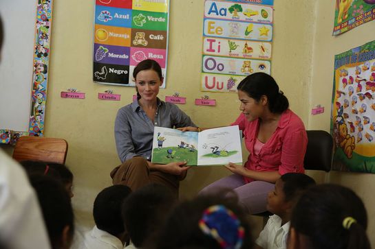 Alexis Bledel and America Ferrera Read To Kids in Honduras with ONE