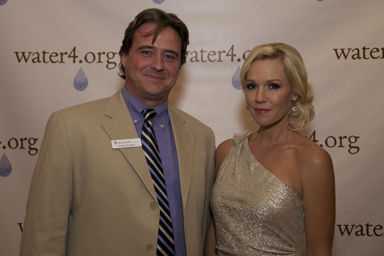 Executive Director of Water4 Chris Cotner with Water4 Ambassador Jennie Garth at the First Annual Pioneering Spirit Gala in Oklahoma City 9/27.