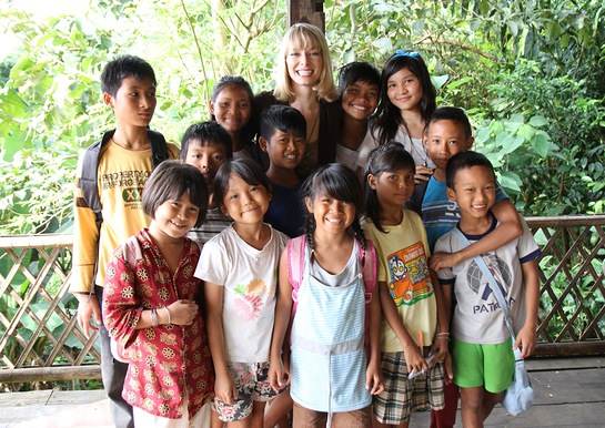 Stephanie Drapeau And Her New Friends In Thailand