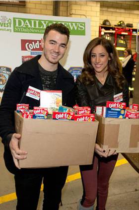 Kevin & Danielle Jonas Host the Cold-EEZE & City Harvest Food Drive to Benefit Hurricane Sandy Victims at NYC FDNY Station Dec 14