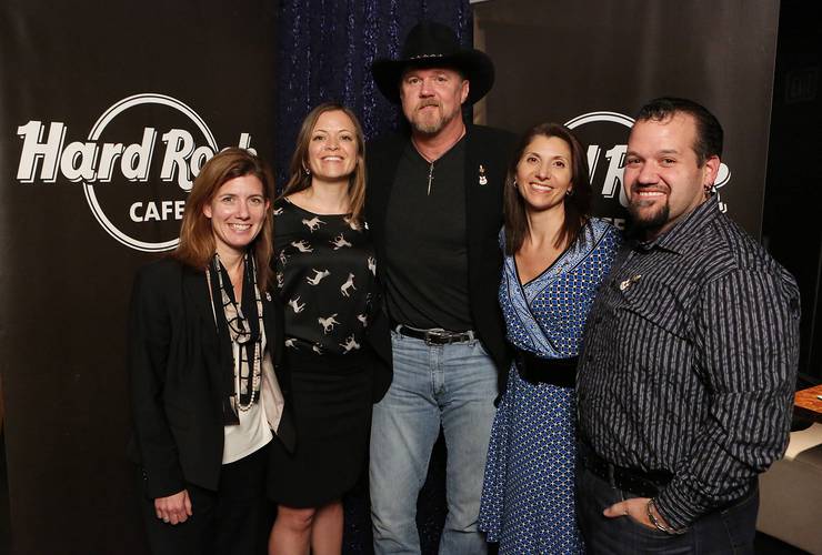 Trace Adkins, center, appears with Red Cross representatives Boo Gonzalez, Jackie Nelson, Selma Bouhl, and Hard Rock representative, John Pasquale