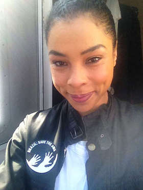 Sophie Okonedo shows her support for the Awá.