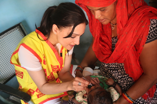 Archie Panjabi helped immunize children in New Delhi.