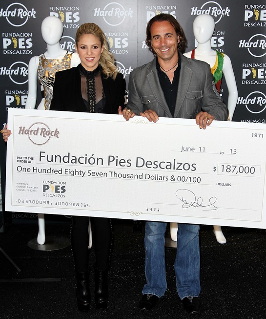 Shakira Teams With Hard Rock International To Benefit Charity - Look to