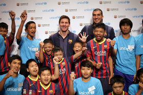 Lionel Messi and Jose Manuel Pinto Lionel Messi and Jose Manuel Pinto