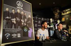 Mike Shinoda and Chester Bennington of Linkin Park discuss their partnership with Hard Rock International for the Signature Series: Edition 31 T-Shirt Mike Shinoda and Chester Bennington of Linkin Park discuss their partnership with Hard Rock International for the Signature Series: Edition 31 T-Shirt
