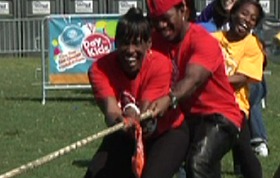 Ne-Yo, Jackie and Gail struggling at Tug-of-War