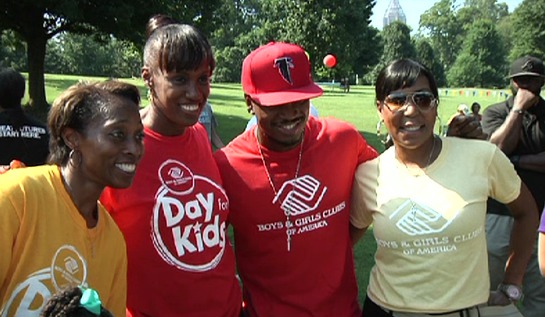 Ne-Yo, Jackie and Gail enjoyed the Day for Kids