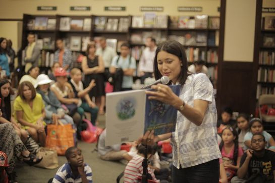 Julia Jones reads to children for the Brooke Jackman Foundation.