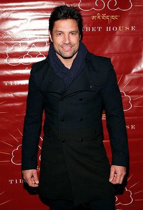 Manu Bennett at Tibet House Auction