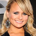 Miranda Lambert Gives Cause For The Paws