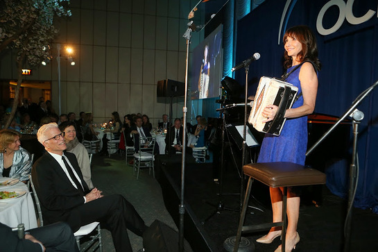 Mary Steenburgen sings a love song to husband Ted Danson