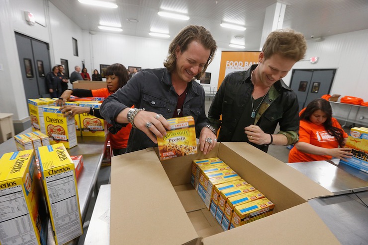 Florida Georgia Line Help Pack Food For The Hungry