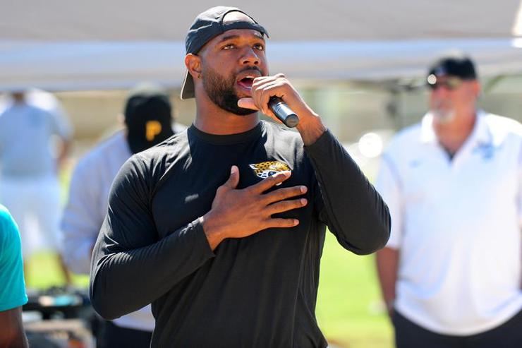 Marcedes Lewis at the sixth annual Marcedes Lewis Foundation Football Camp