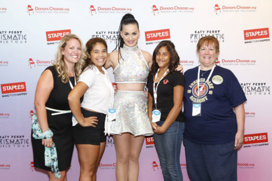 Katy Perry, center, with local teachers and students, left to right, Caitlin Matyas, Mia Vega, Jocelyn Santiago and Barbara Janas backstage at the Wells Fargo Center