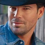 Clay Walker Plays to Fight MS