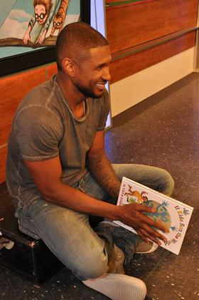 Usher reads to children in NYC on Sept. 4, to help launch Scholastic's new reading initiative