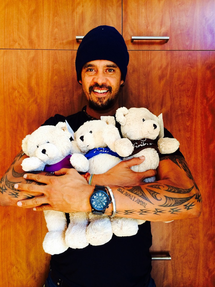 Michael Franti pictured with Three Little Bears in honor of being named Operation Smile’s first San Francisco Universal Smile Award recipient.