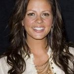 Sara Evans Helps Disaster Fund With Auction