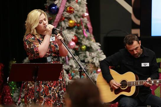 Kelly Performed Her Favorite Christmas Songs