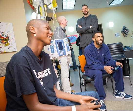 Grizzlies players Mike Conley and Marc Gasol Visit Patients