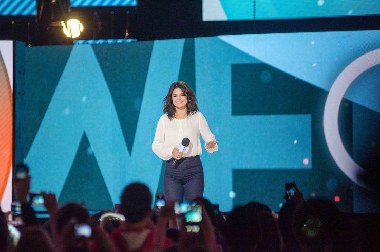 Selna Gomez hosting We Day Illinois