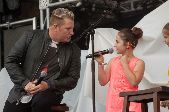 Rascal Flatts' Gary LeVox and his 7-year-old niece, Lexi Vernon Rascal Flatts' Gary LeVox and his 7-year-old niece, Lexi Vernon