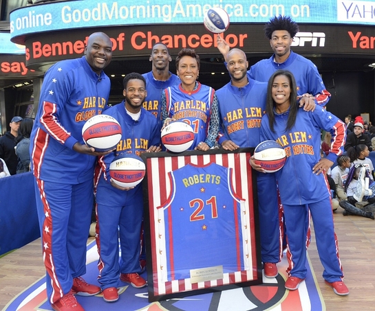 Robin Roberts With The Harlem Globetrotters