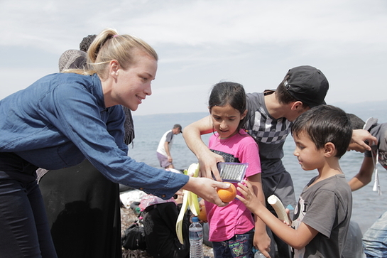 Piper Perabo meets refugees who have landed on the Greek island of Lesbos Piper Perabo meets refugees who have landed on the Greek island of Lesbos