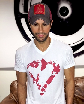 Enrique Iglesias sporting his new heart T-shirt